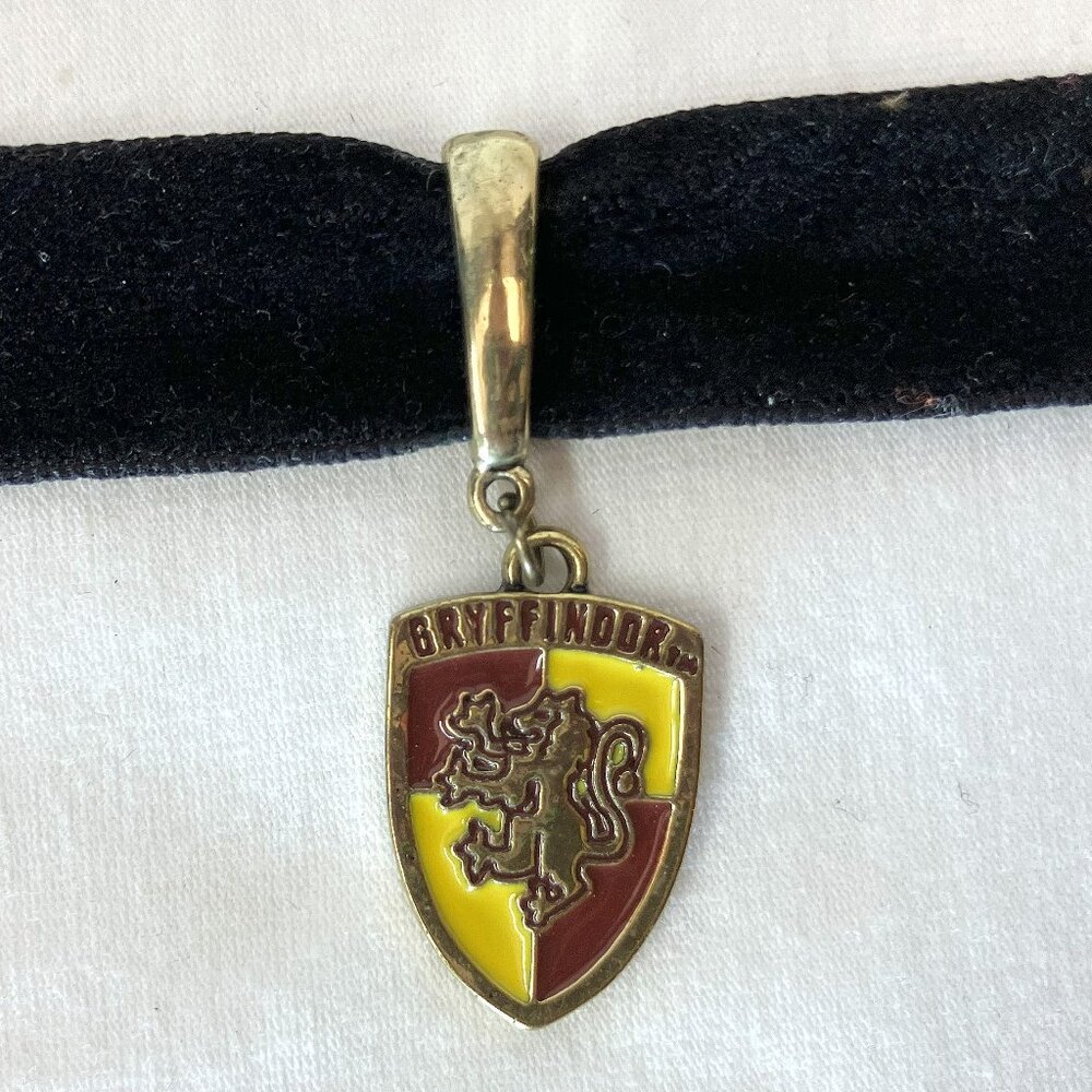 12" Bioworld Gryffindor Crest Choker